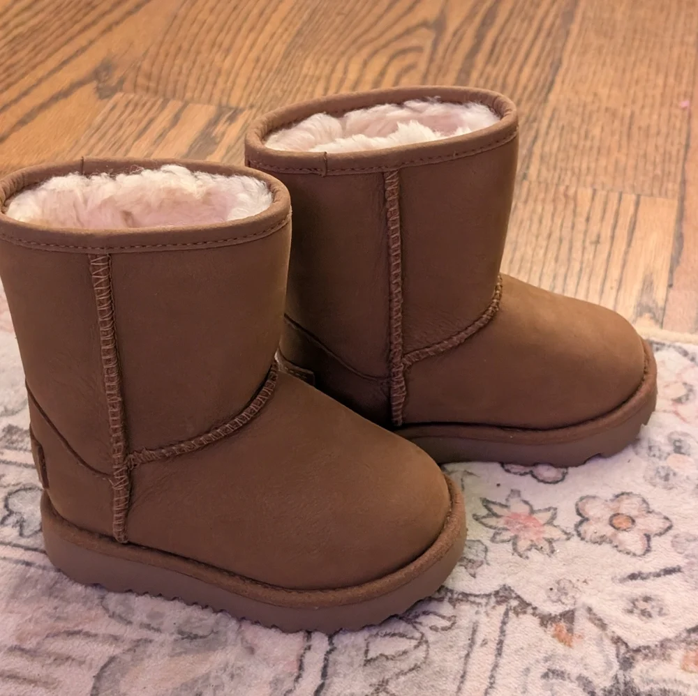 UGG Toddler Classic Short II Waterproof